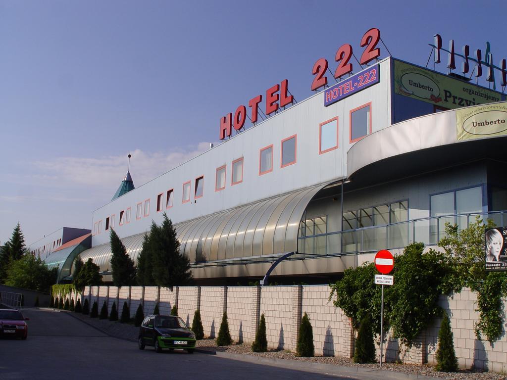 פוזנן Hotel 222 מראה חיצוני תמונה